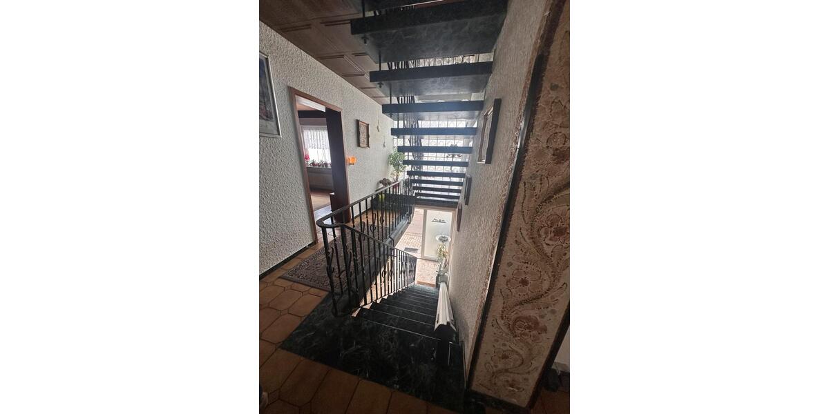Einfamilienhaus Hermersberg - 11 Zimmer, 180 m&sup2;, 160.000&euro; | Angebot:27156388