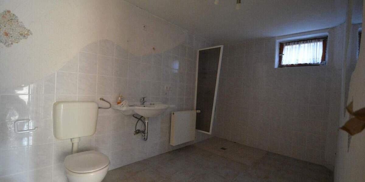 Ruhig gelegenes Wohnhaus mit Balkon, Terrasse, Garage, Carport und Aussicht in Gerolstein-Müllenborn 5 zimmer