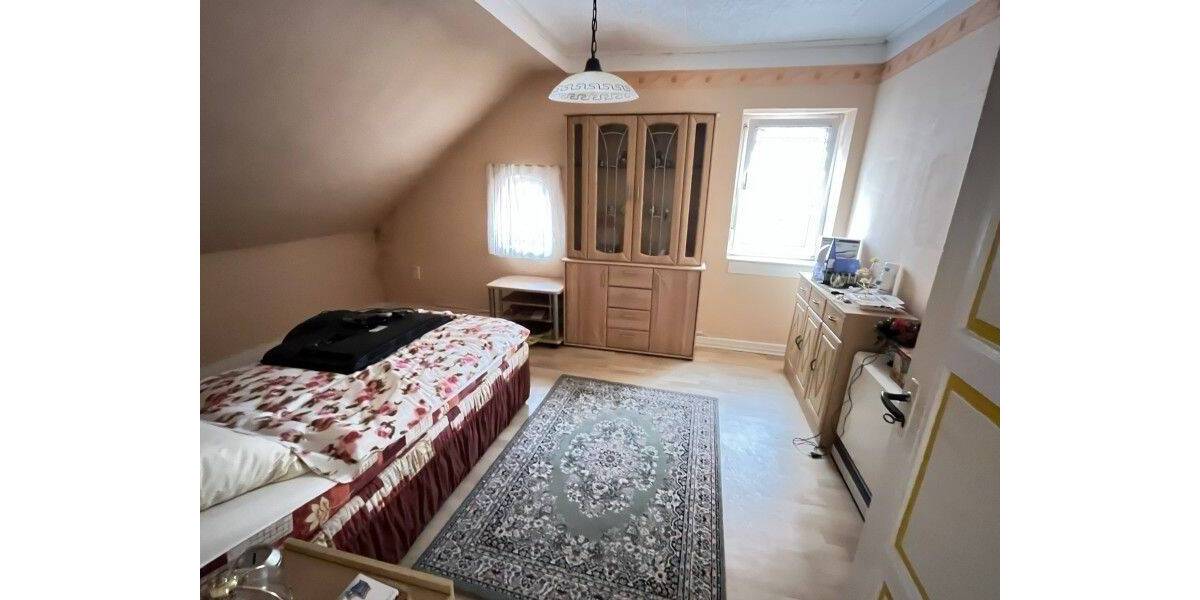 Einfamilienhaus mit großem Garten - sanierungsbedürftig mit viel Potenzial 5 zimmer