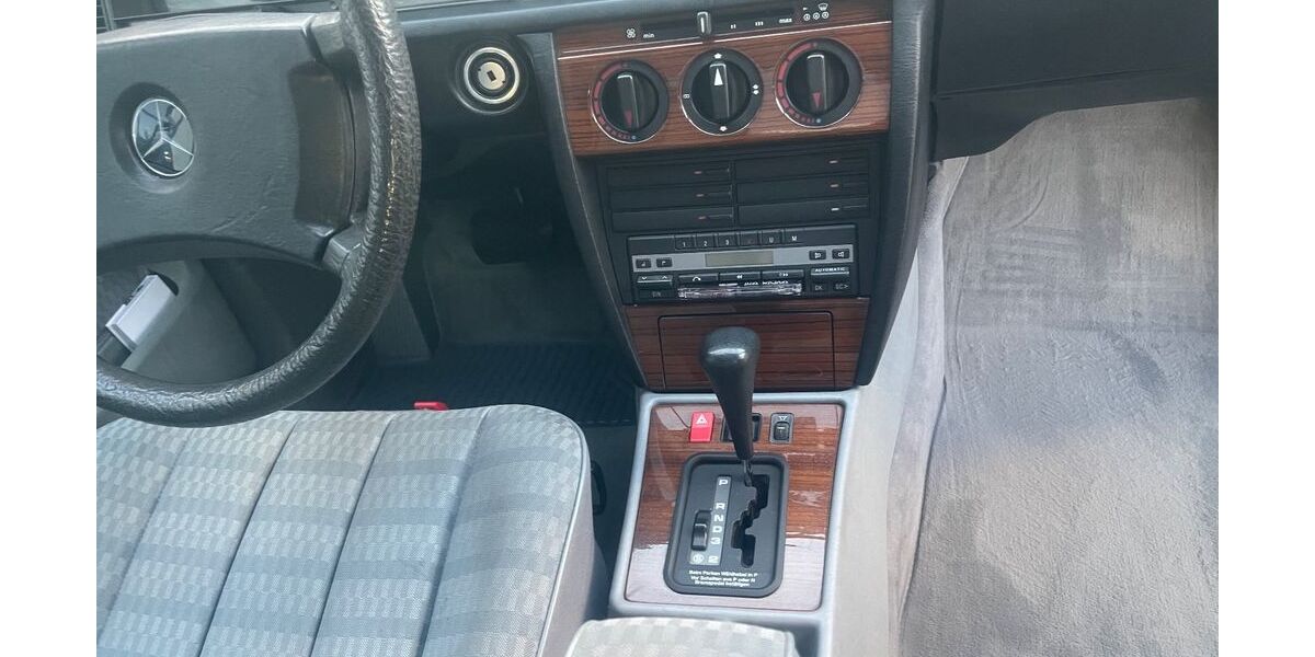 Mercedes-Benz 190 158.000 km 6.750 &euro; Bielefeld 33602