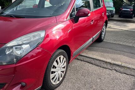 Renault Scenic 146.496 km 3.199 € Korb 71404