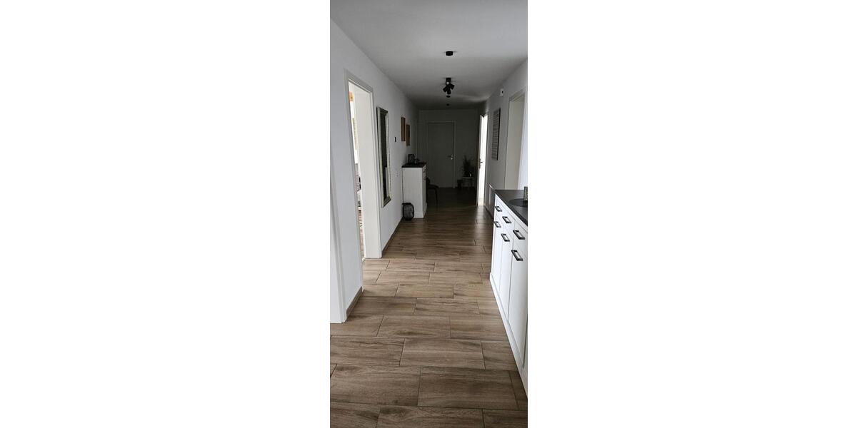 Etagenwohnung Nordhastedt - 6 Zimmer, 130 m&sup2;, 1.000&euro; | Angebot:26393810