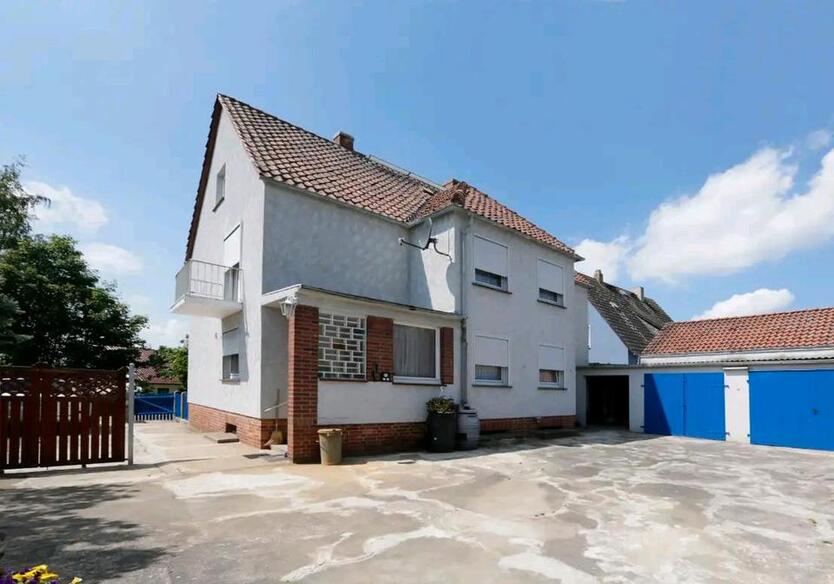 Großes Haus mit vielseitigen Nebengebäuden und großem Grundstück zimmer