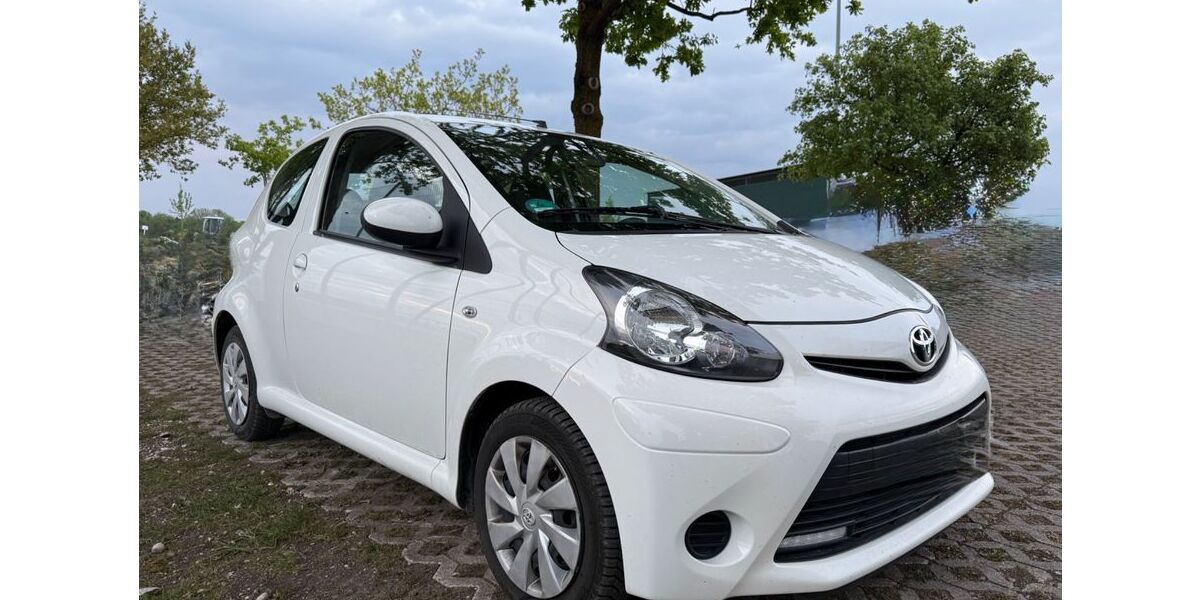 Toyota Aygo (X) 50.900 km 5.150 &euro; Ismaning 85737
