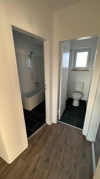 2. OG 4 Zimmer mit Balkon ab Dezember (frisch saniert) zimmer