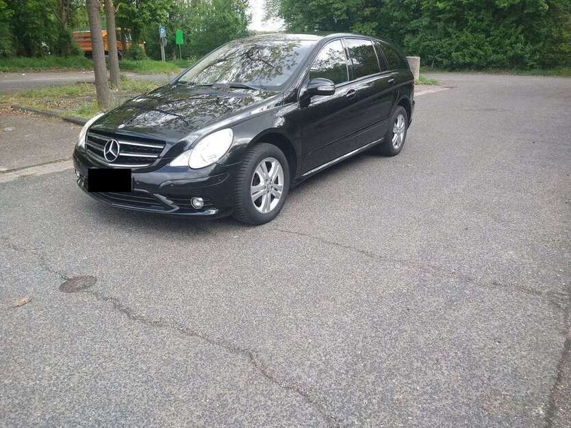 R 300