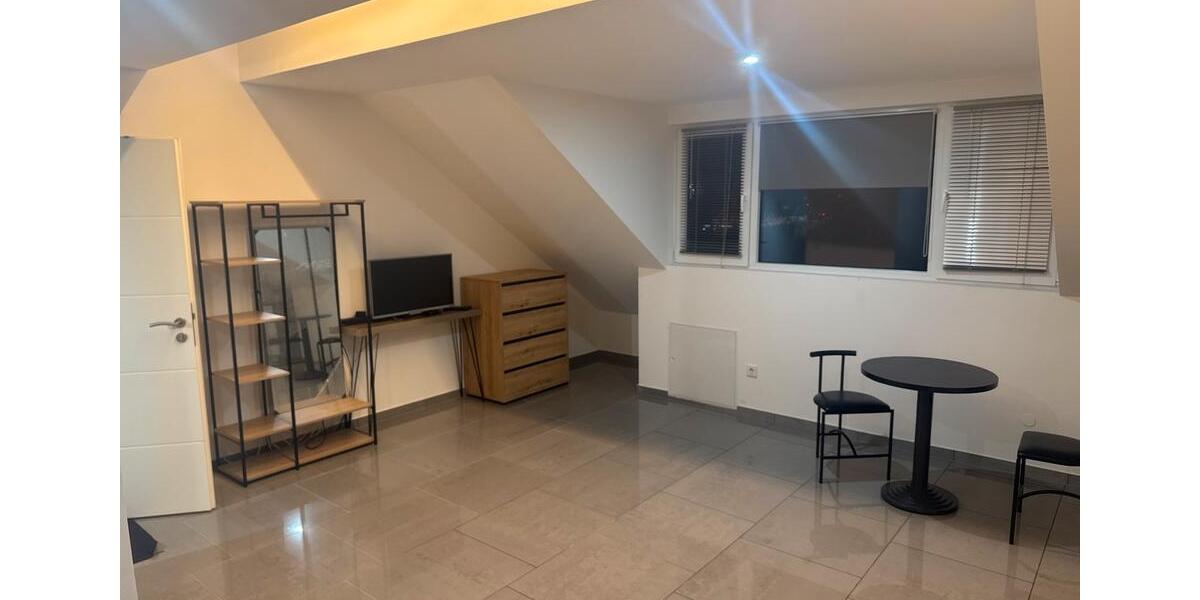 Dachgeschoßwohnung Bonn Poppelsdorf - 1 Zimmer, 37 m&sup2;, 880&euro; | Angebot:25935336