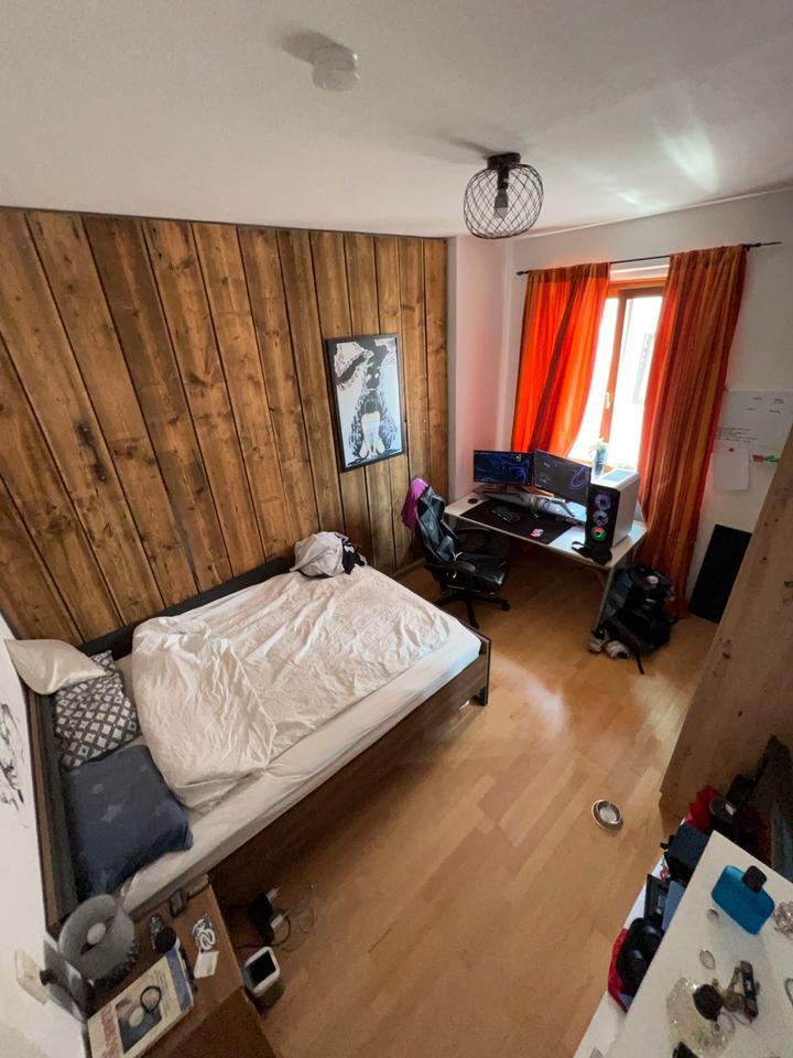 1 Zimmer frei bei Studenten WG zwischenmiete