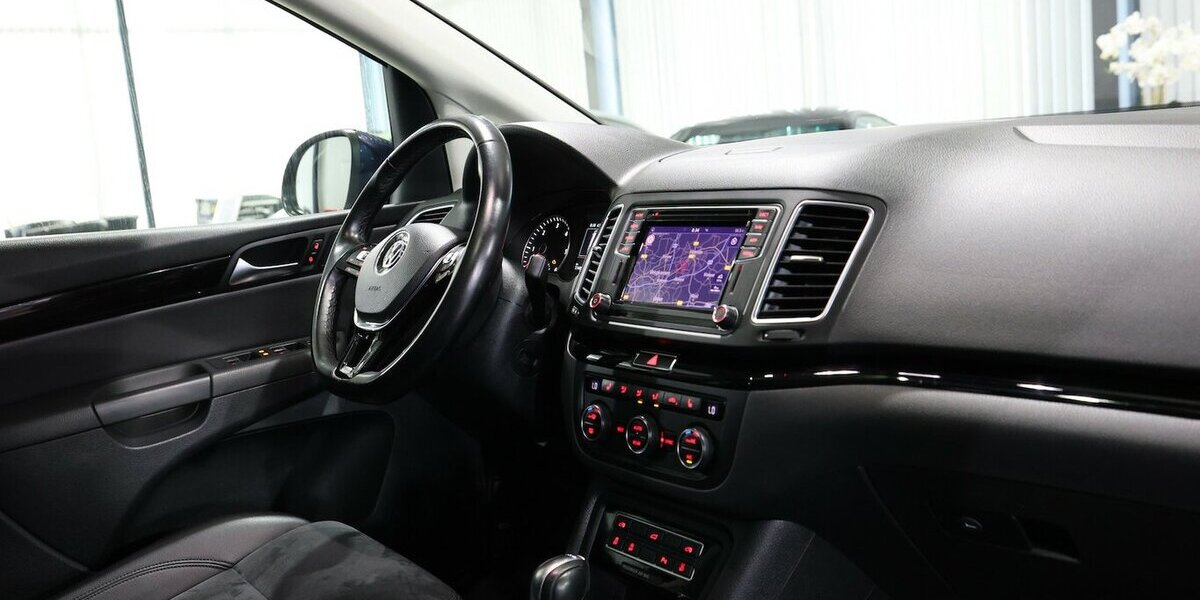 VW Sharan 2.0 TDI DSG HIGHLINE / PANORAMA, XENON 114.000 km 25.991 &euro; Hamm 59077