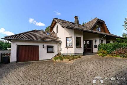 Stattliches Einfamilienhaus in ruhiger Lage - Garage - Stellplätze - Garten - 5 zimmer
