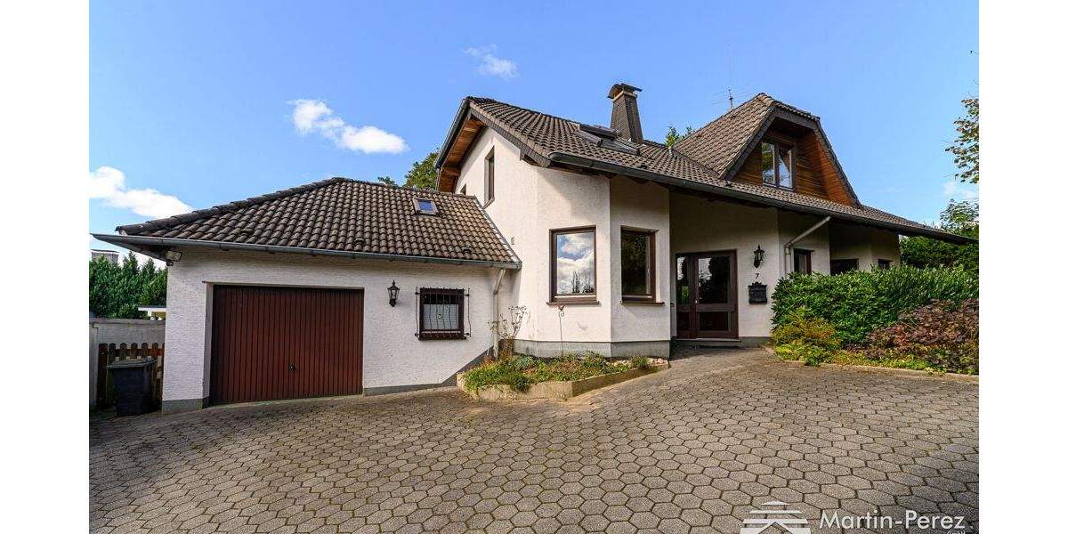 Stattliches Einfamilienhaus in ruhiger Lage - Garage - Stellplätze - Garten - 5 zimmer