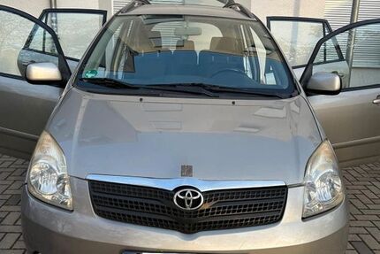 Toyota Corolla Verso 162.000 km 4.000 &euro; Rüsselsheim 65428