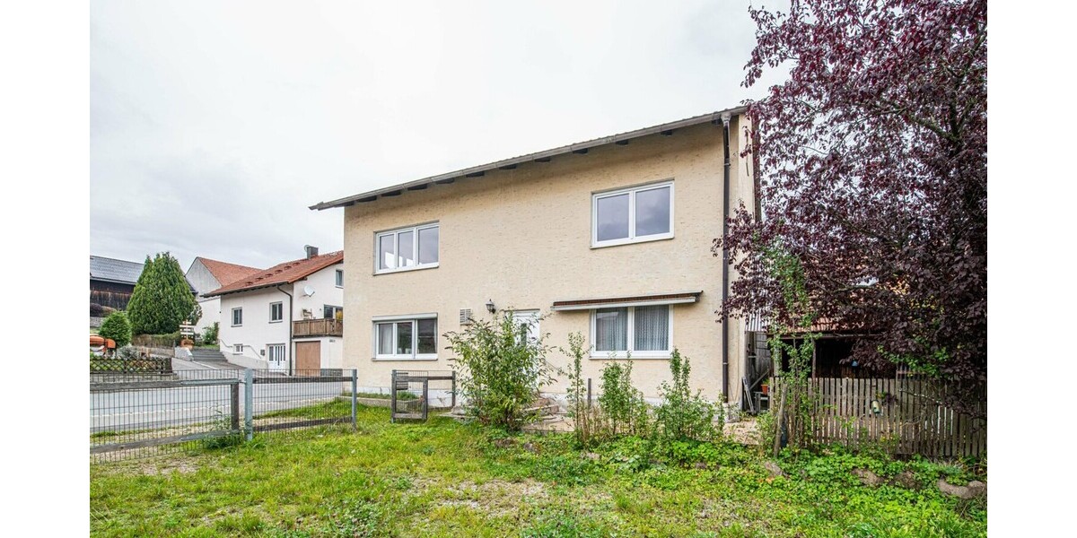 Zweifamilienhaus mit großem Grundstück 8 zimmer