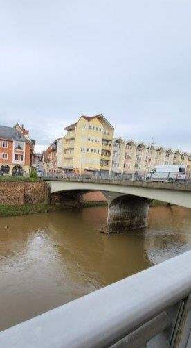 ++ Repräsentative Gewerbefläche, in guter geschäftlicher Lage, mit großzügiger Schaufensterfront 1 zimmer
