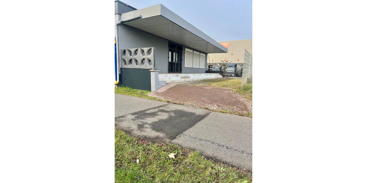 Gewerbehalle, Industriegebäude, Halle, Strom und Toilette zimmer