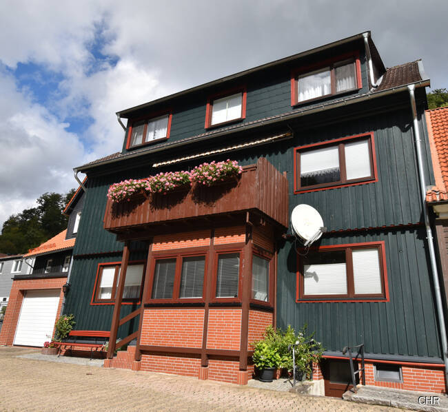 Sehr gepflegtes Ein- Zweifamilienhaus mit Garage, kl. Innenhof und Garten in ruhiger Lage