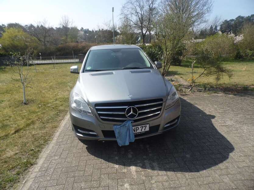 R 300
