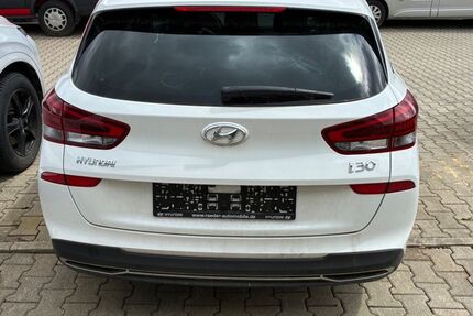 Hyundai i30 13.900 km 18.400 &euro; Regen 94209