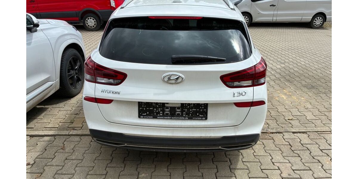 Hyundai i30 13.900 km 18.400 &euro; Regen 94209