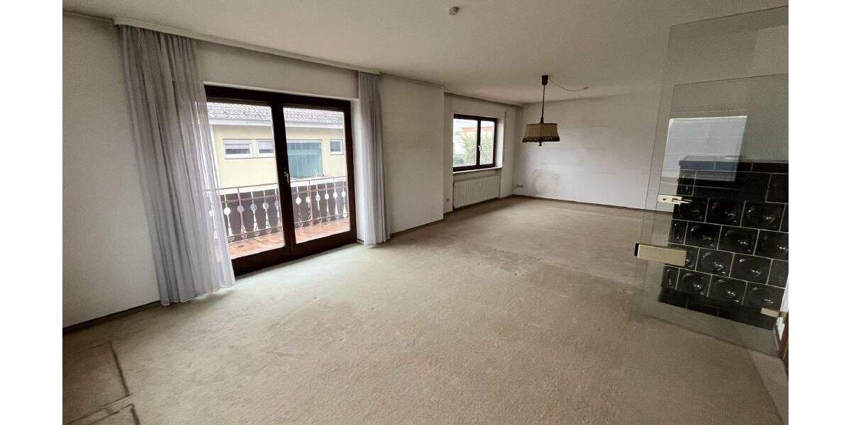 Großzügiges Dreifamilienhaus in aussichtsreicher Lage von Lauda - mit Blick ins Taubertal 1 zimmer