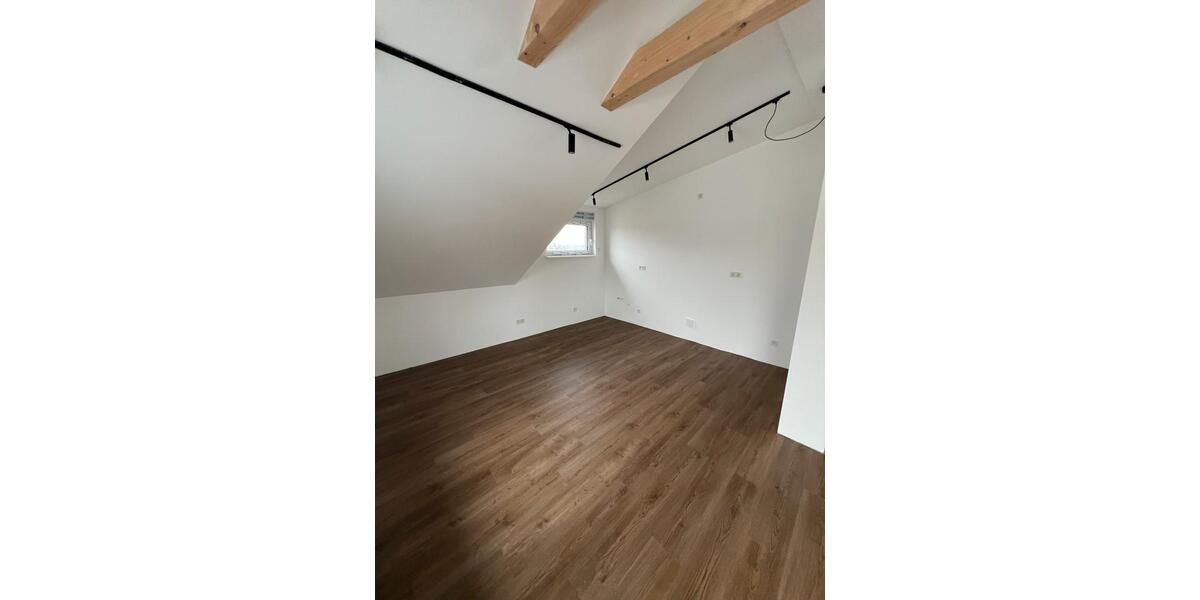 Dachgeschoßwohnung Alsfeld - 3.5 Zimmer, 85 m&sup2;, 900&euro; | Angebot:26110685