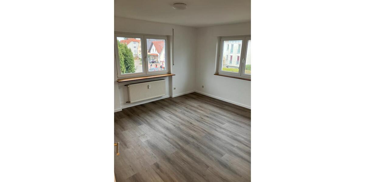 Neu renovierte 3 Zimmer Wohnung, Balkon, Badewanne 3 zimmer