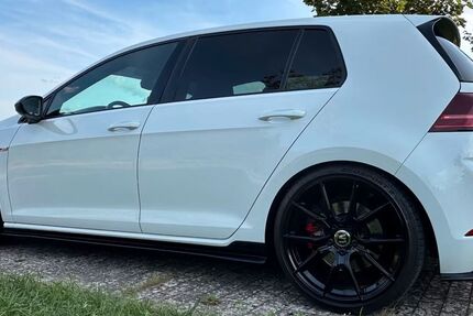 VW Golf 94.700 km 24.900 € Waren 17192