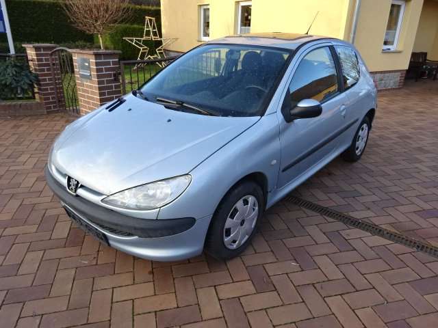 Peugeot 206 200.724 km 300 &euro; Luckaitztal (OT Buchwäldchen) 03229