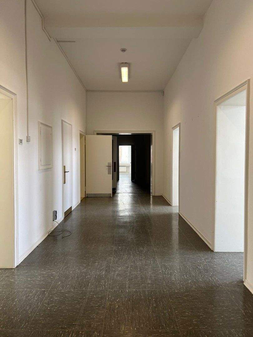 Geräumige Büro Praxisfläche im EG zimmer