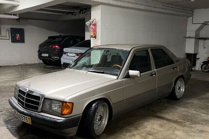 Mercedes-Benz 190 232.000 km 14.500 &euro; München 81541