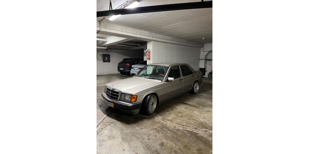 Mercedes-Benz 190 232.000 km 14.500 &euro; München 81541