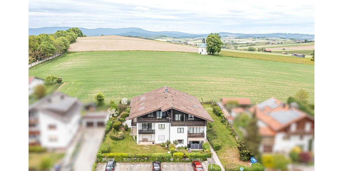 Gepflegtes Dachgeschoss mit Blick ins Grüne und Wohlfühlambiente - Dachgeschoßwohnung Neukirchen beim Heiligen Blut | Angebot:26770275