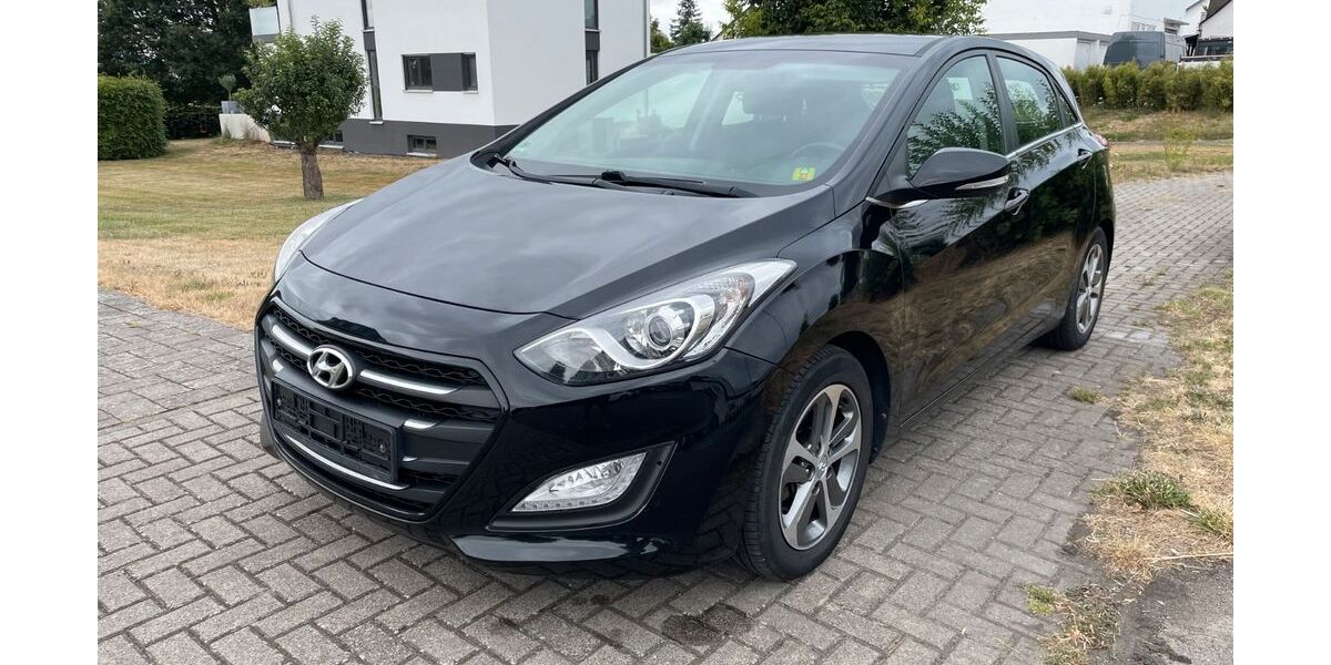 Hyundai i30 131.000 km 7.999 &euro; Limburg-Linter 65550