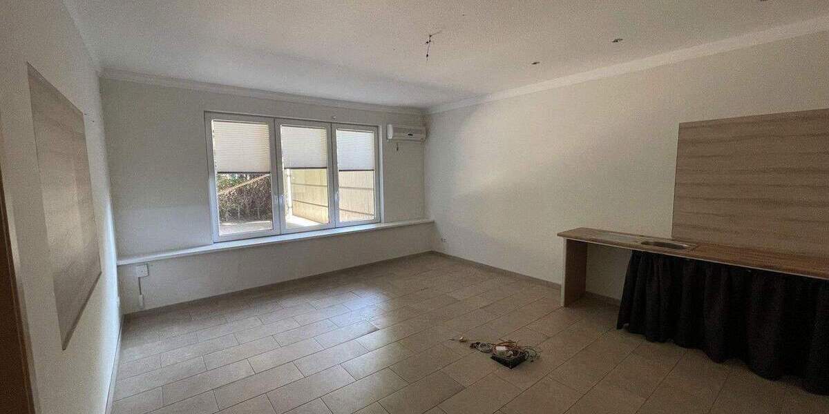 Hochwertige Lager-Produktionshalle, mit modernem und großem Betriebsleiterwohnhaus (provisionsfrei) zimmer