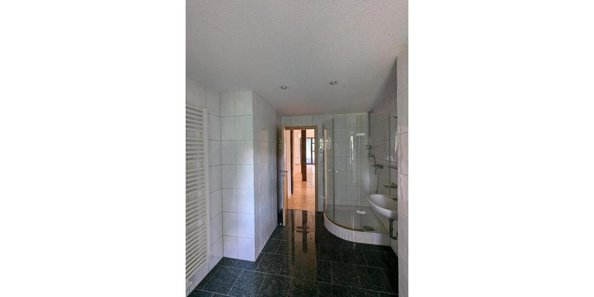 Dachgeschoßwohnung Chemnitz Altendorf - 5 Zimmer, 280 m&sup2;, 1.270&euro; | Angebot:25447488