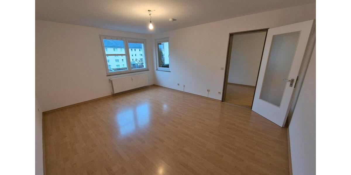 Provisionsfrei: Helle Wohnung (86qm) mit Balkon und TG nah an S1 3 zimmer