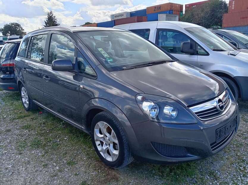 Opel Zafira 174.000 km 2.350 € München 80687