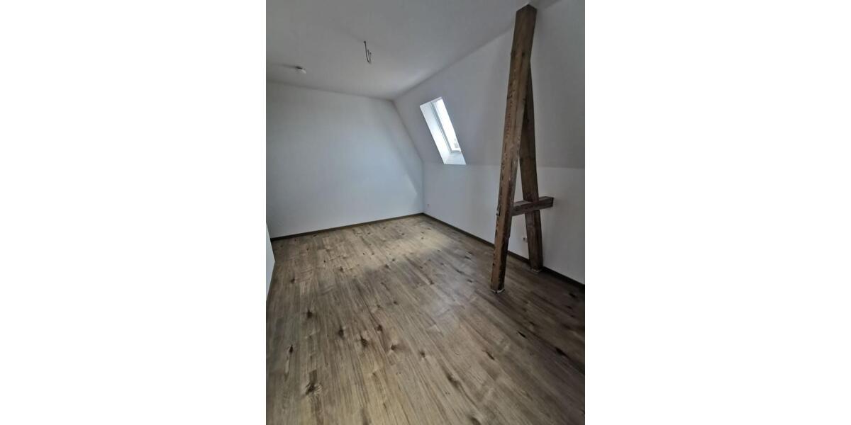 Dachgeschoßwohnung Burgstädt - 4 Zimmer, 130 m&sup2;, 950&euro; | Angebot:26150206