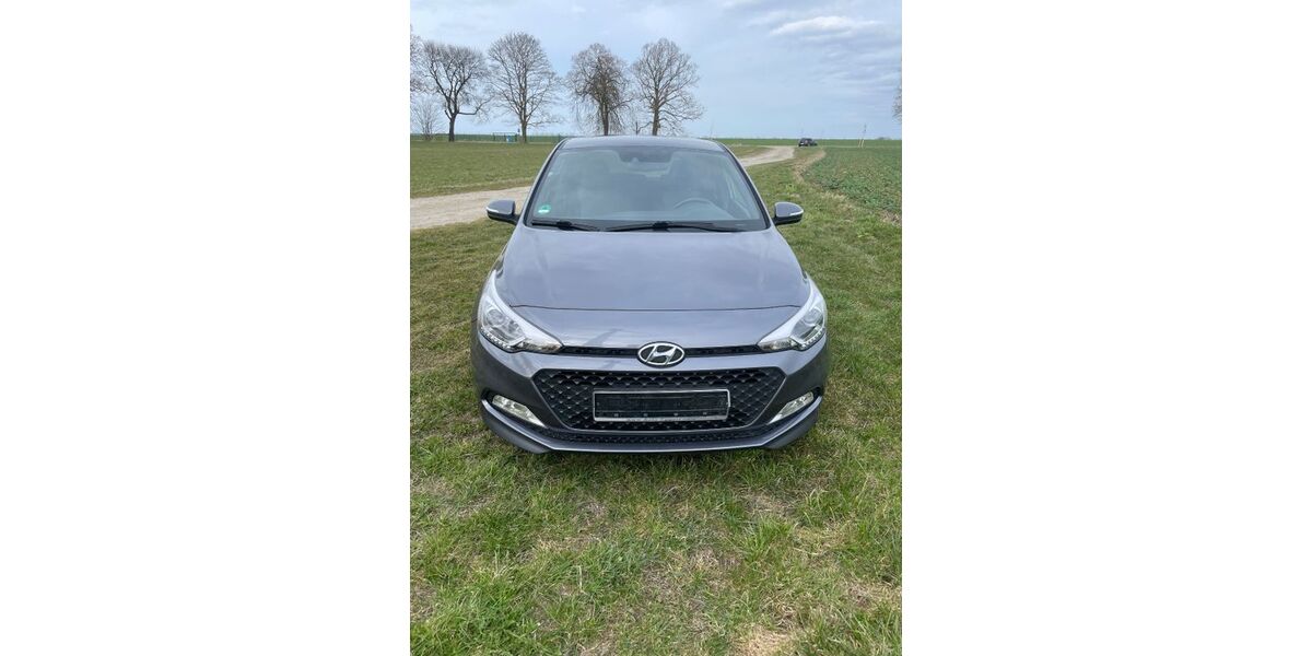 Hyundai i20 14.600 km 10.900 &euro; Sundhagen, Brandshagen 18519