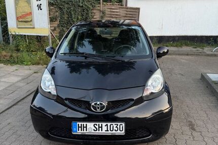 Toyota Aygo (X) 78.000 km 3.990 &euro; Hamburg 21149