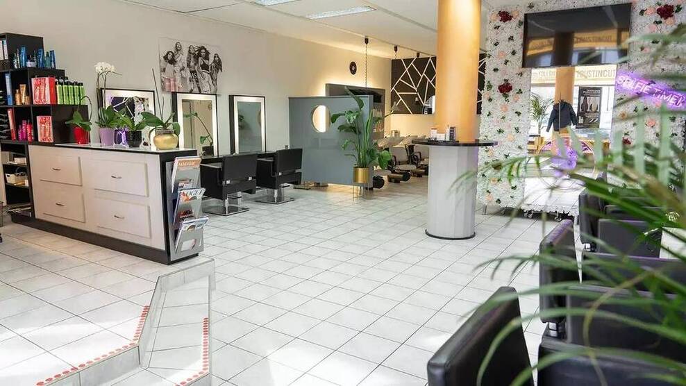 Nachmieter gesucht - renovierter Friseursalon inkl. Einrichtung