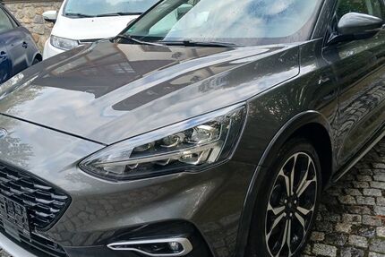 Ford Focus 92.000 km 10.699 &euro; Regensburg-Bernhardswald 93170
