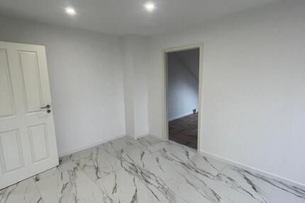 Helle - Top sanierte 2 Zimmerwohnung in WürzburgVersbach