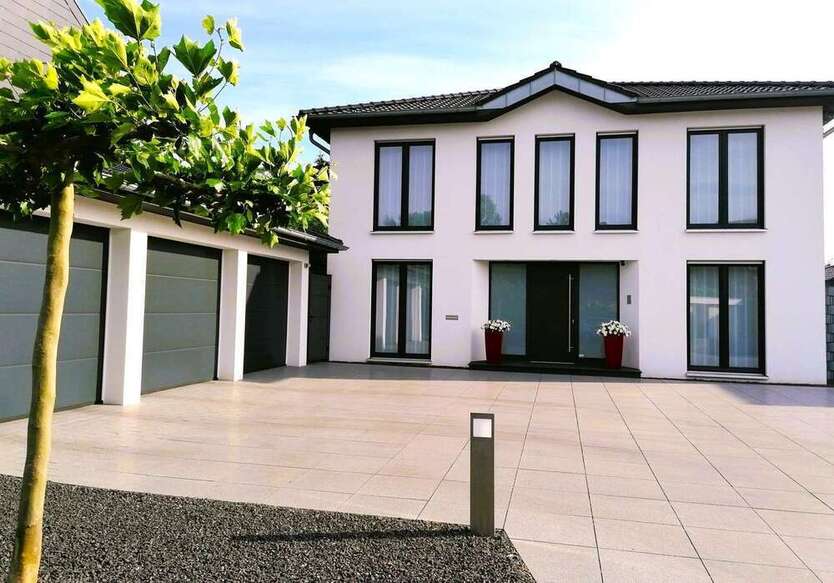 Haus zum Kaufen in Mönchengladbach 1.298.300 € 226 m²