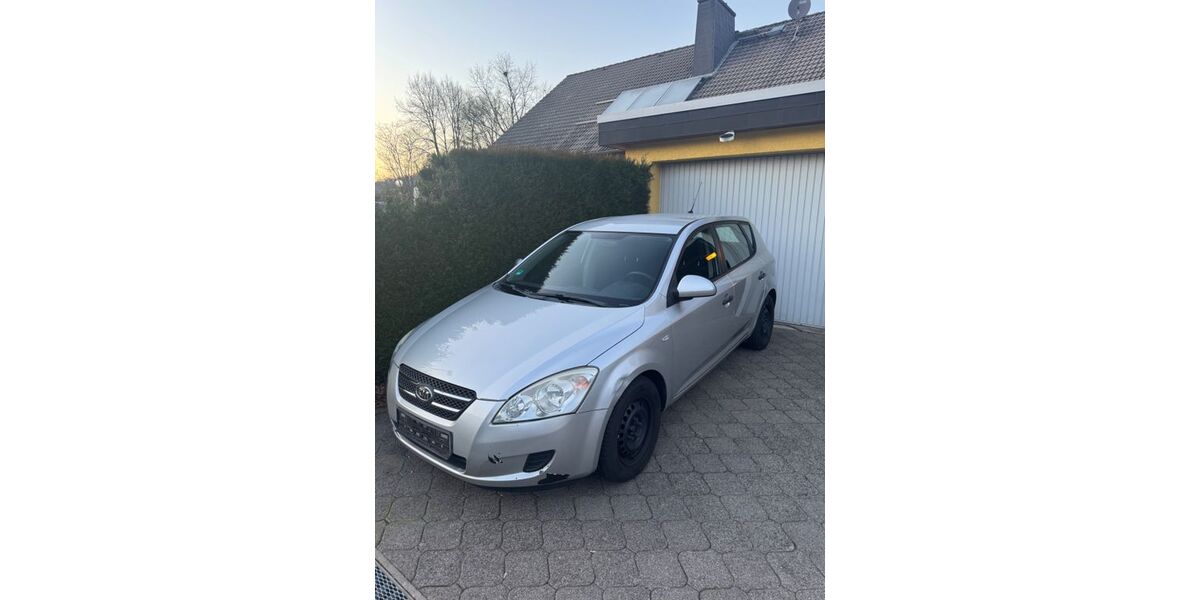 Kia ceed / Ceed 171.000 km 3.100 &euro; Pohlheim 35415