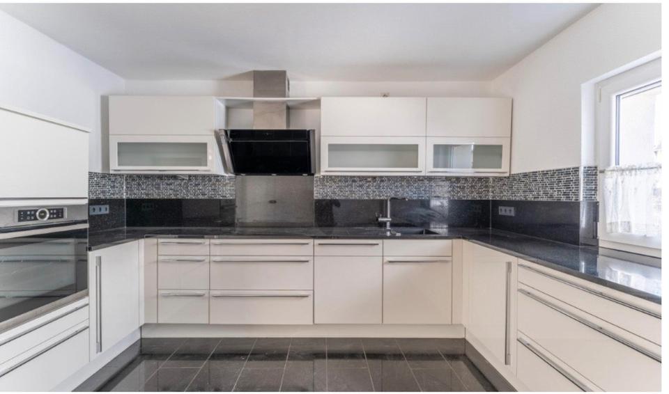 Einfamilienhaus Villingen-Schwenningen Schwenningen - 7 Zimmer, 160 m&sup2;, 1.800&euro; | Angebot:26061726