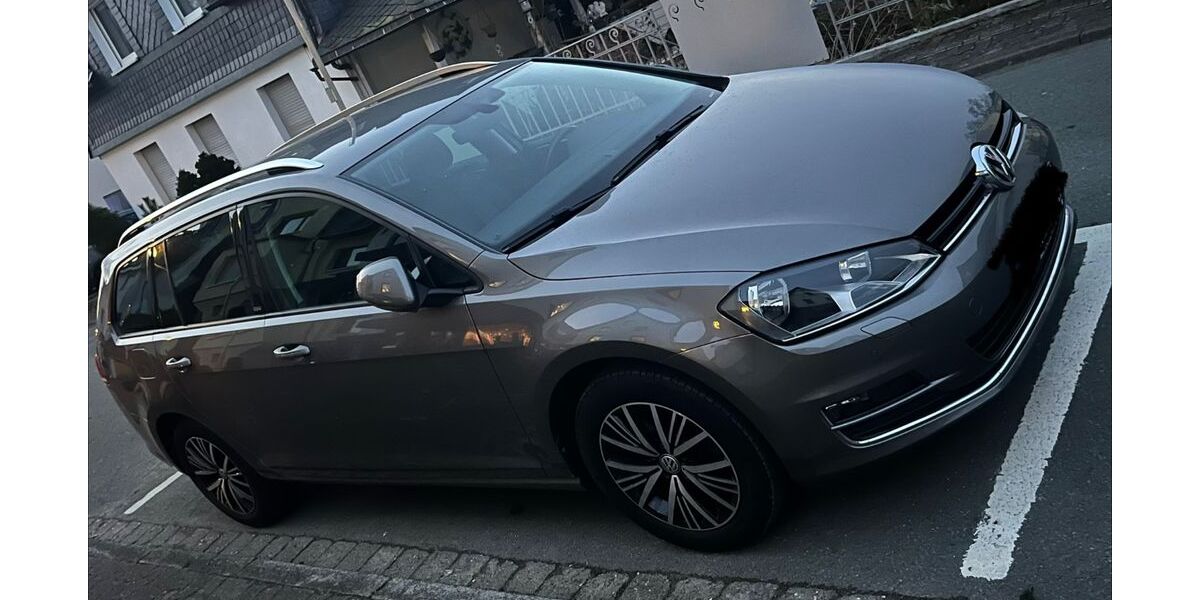 VW Golf 121.000 km 11.800 &euro; Olsberg 59939