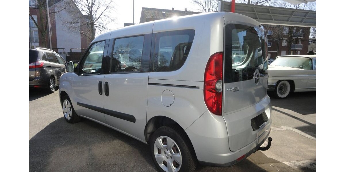 Opel Combo Edition 1,6 d Klima PDC SHZ AHK 5Sitzer 124.000 km 5.999 &euro; Neuss 41462