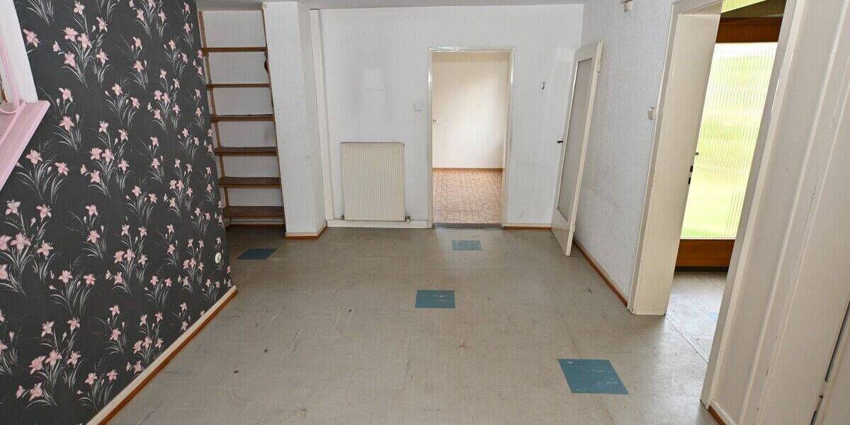 Renovierungsbedürftige Doppelhaushälfte in Saarbrücken am Bellevue zu verkaufen 5 zimmer