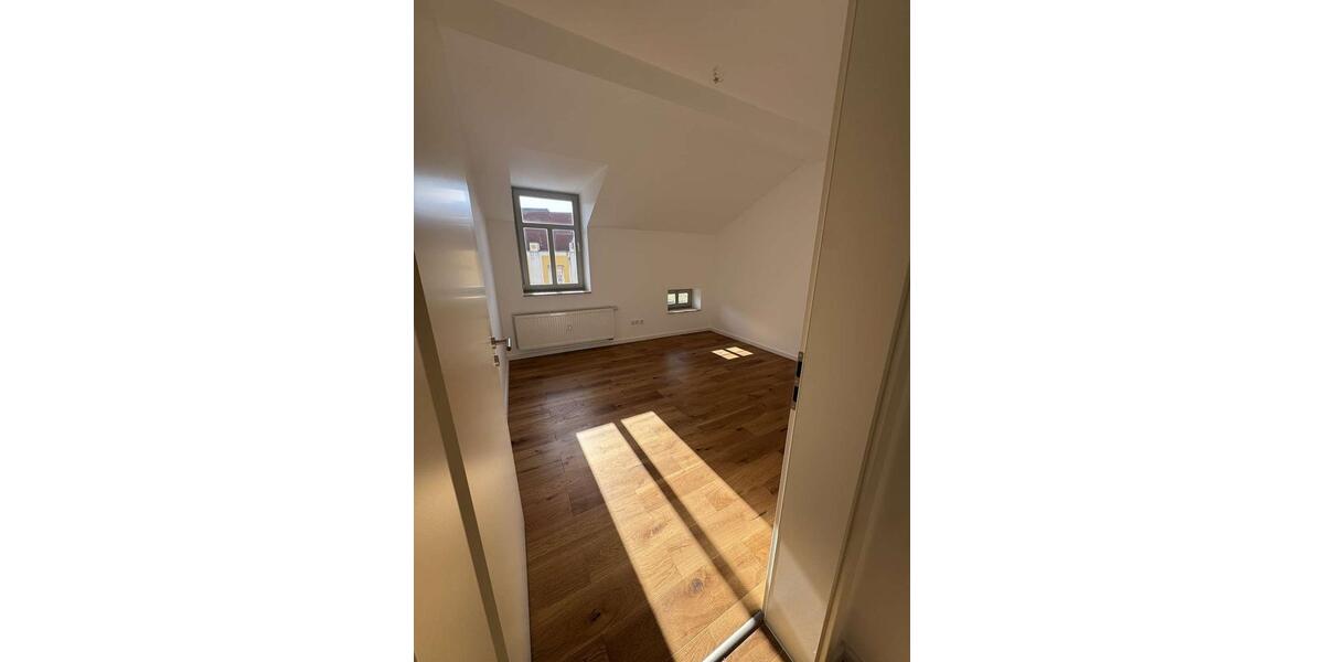 Dachgeschoßwohnung Grimma - 3 Zimmer, 83 m&sup2;, 996&euro; | Angebot:24765940